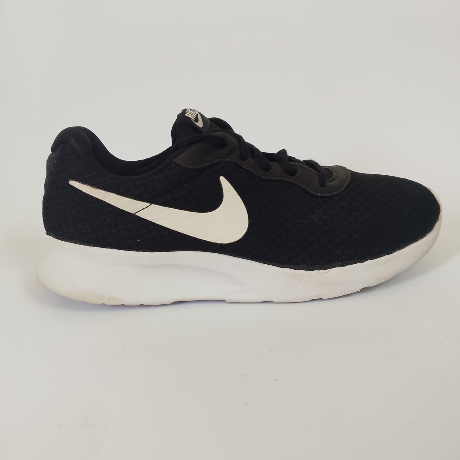 Nike Tanjun